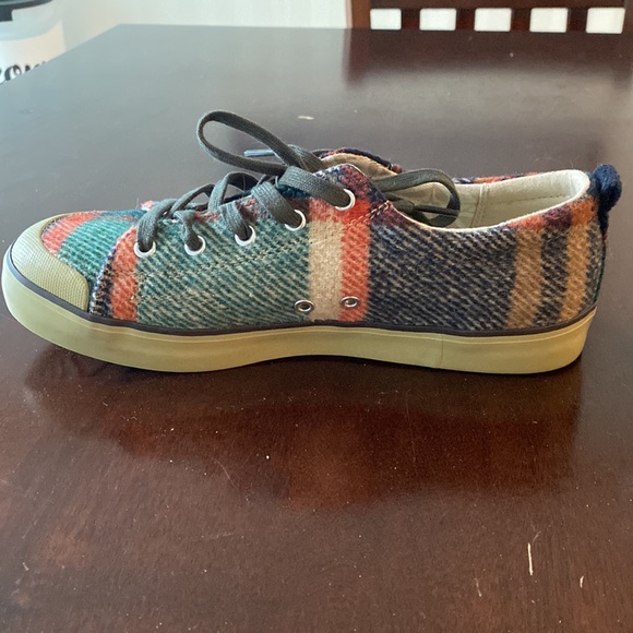 Keen Women’s Elsa wool fleece Sneaker size 9. Like new. Worn once. - Picture 10 of 10